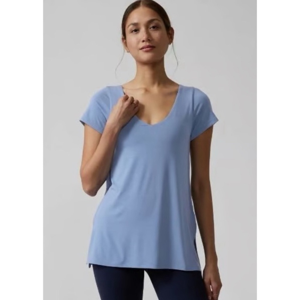 Athleta Essence Support Top V-Neck Short Sleeve Shirt Shelf Bra Blue Size XS